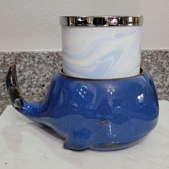 Bath and Body Works whale 3 wick candle holder - Picture 2 of 8